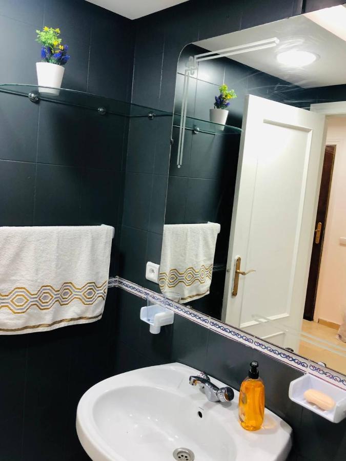 Amazing Appartement Au Centre Ville En Face Hilton & Gare Train De Tgv De Tanger Tânger Exterior foto
