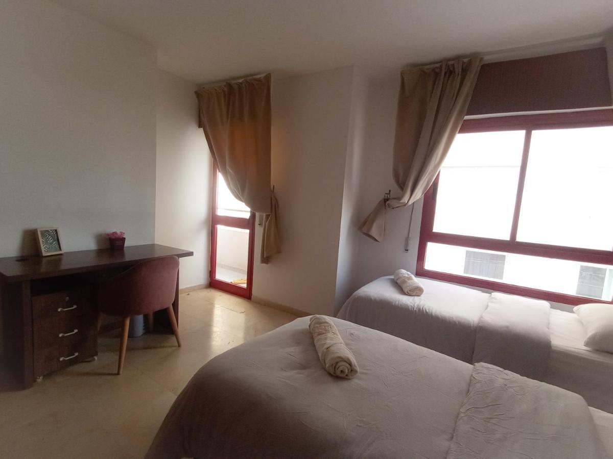 Amazing Appartement Au Centre Ville En Face Hilton & Gare Train De Tgv De Tanger Tânger Exterior foto