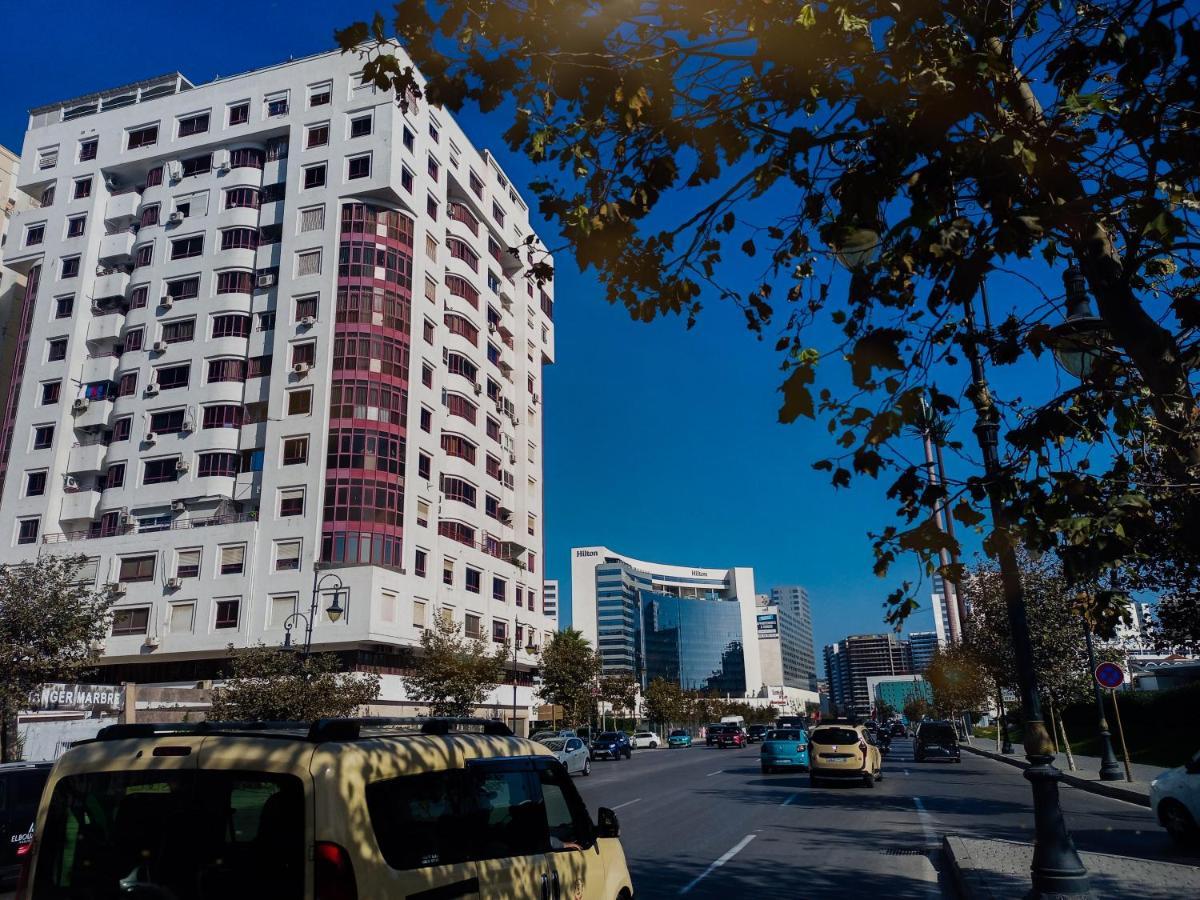 Amazing Appartement Au Centre Ville En Face Hilton & Gare Train De Tgv De Tanger Tânger Exterior foto