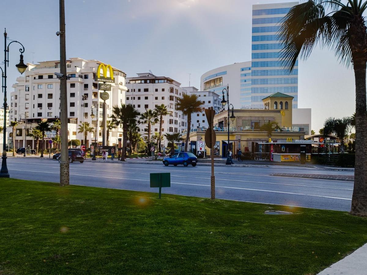 Amazing Appartement Au Centre Ville En Face Hilton & Gare Train De Tgv De Tanger Tânger Exterior foto