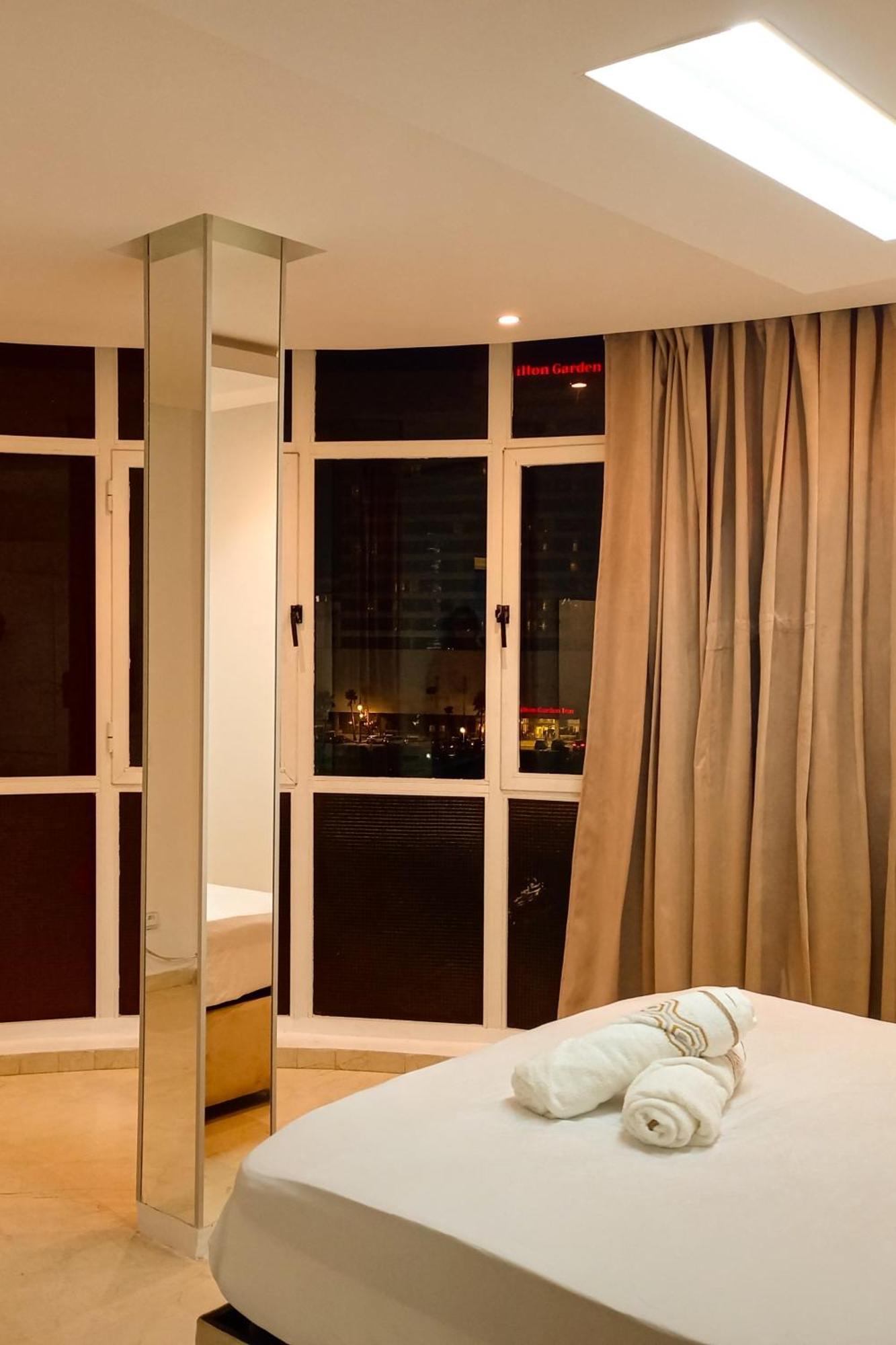 Amazing Appartement Au Centre Ville En Face Hilton & Gare Train De Tgv De Tanger Tânger Exterior foto